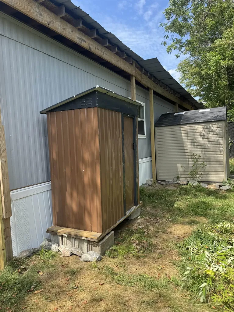 6 Boe Road Holderness NH 03245