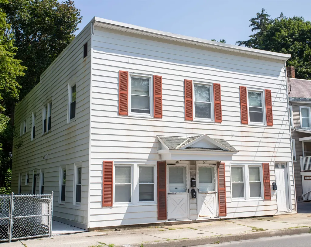 239 - 241 Elm Street Bennington VT 05201