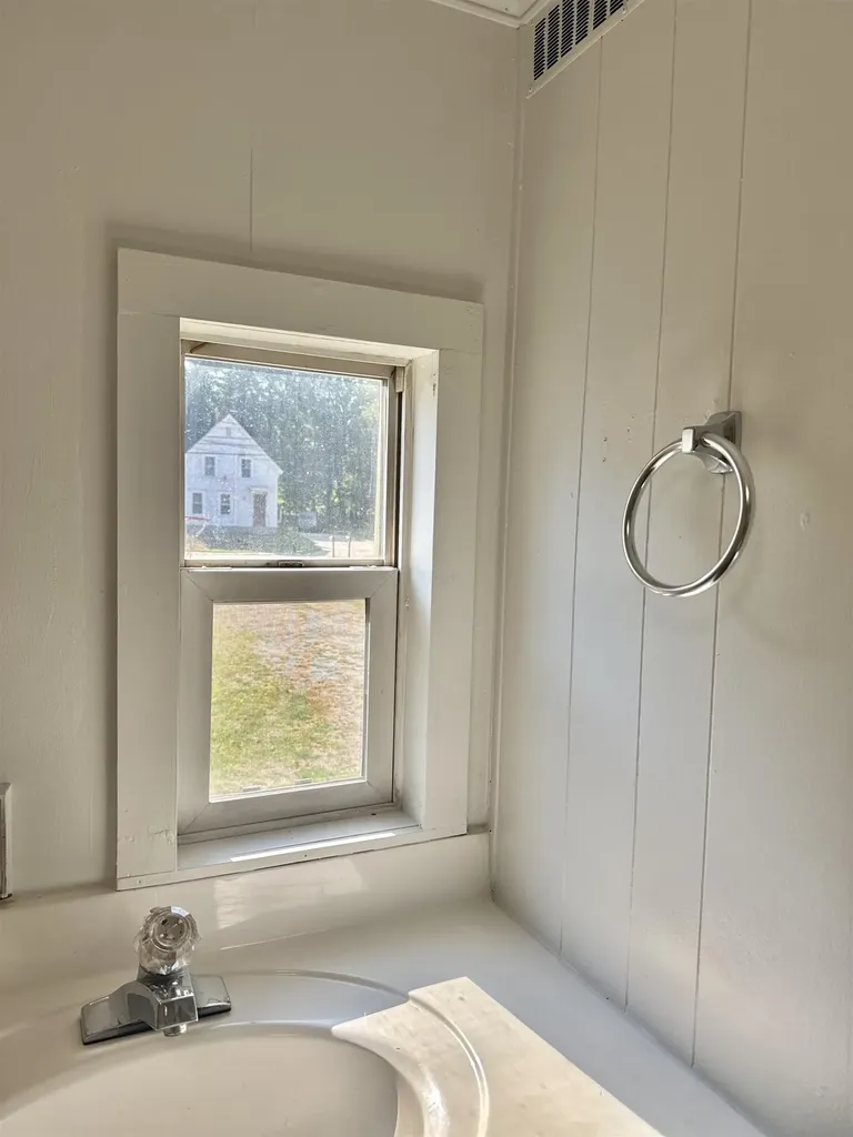 6 Boe Road Holderness NH 03245