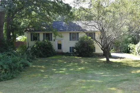 3 Anna Circle Derry NH 03038