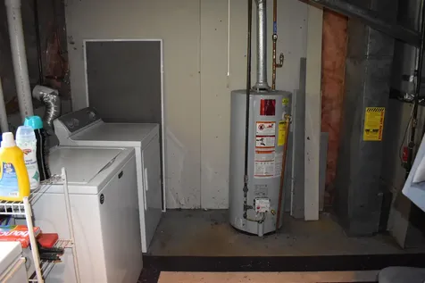 3 Anna Circle Derry NH 03038