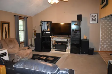 3 Anna Circle Derry NH 03038