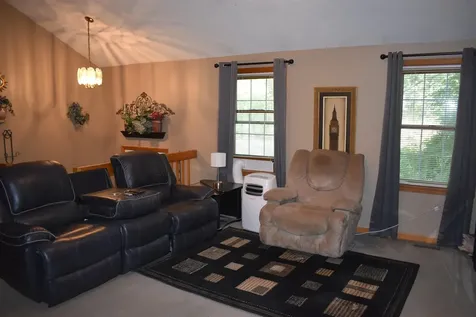 3 Anna Circle Derry NH 03038