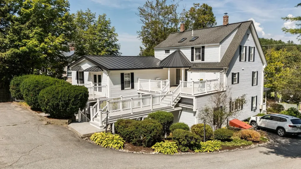 14 Lake Avenue Sunapee NH 03782