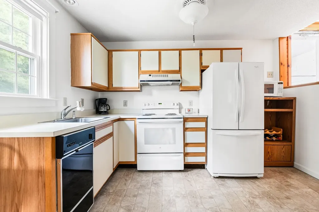 14 Lake Avenue Sunapee NH 03782