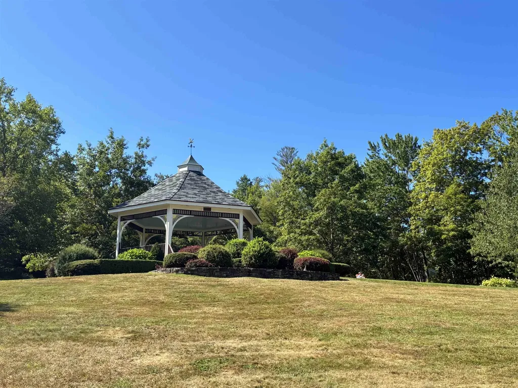 14 Lake Avenue Sunapee NH 03782