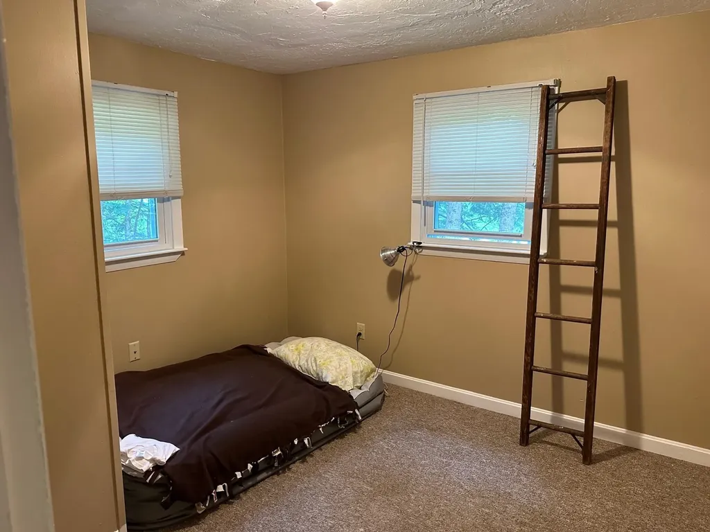 11 Hillside Street Hillsborough NH 03244