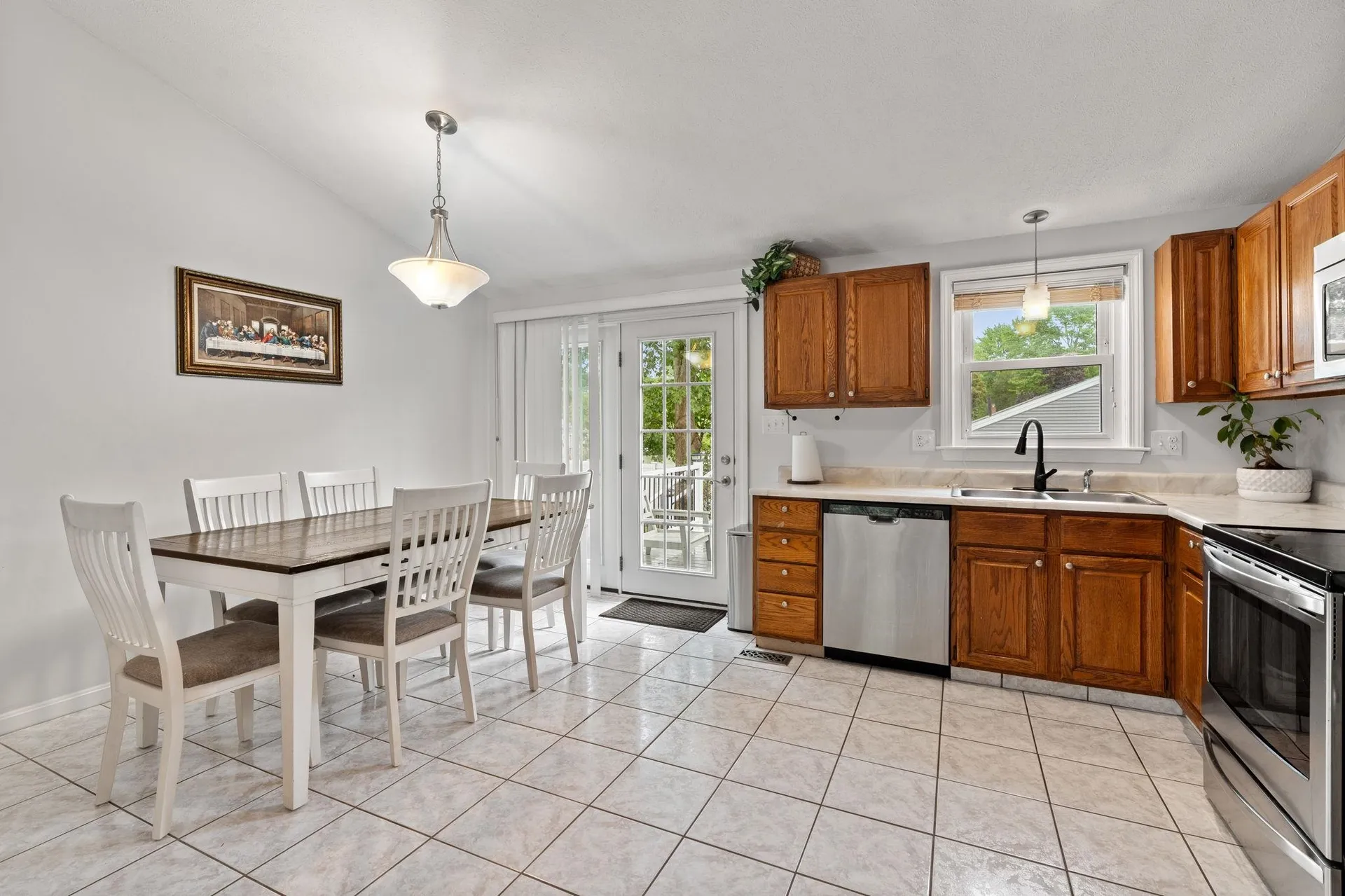 13 Blackstone Street Hudson NH 03051