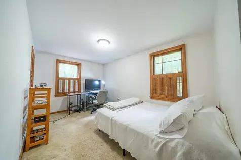 35 Red Deer Road Londonderry NH 03053