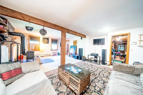 35 Red Deer Road Londonderry NH 03053