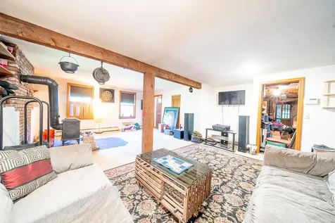 35 Red Deer Road Londonderry NH 03053