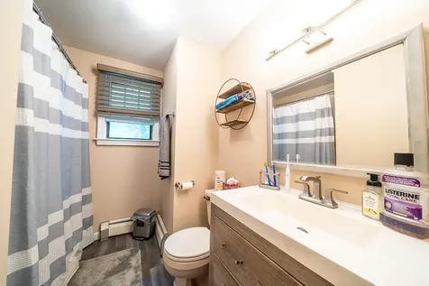 35 Red Deer Road Londonderry NH 03053