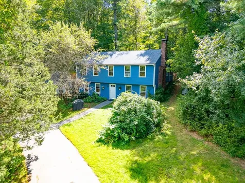 35 Red Deer Road Londonderry NH 03053