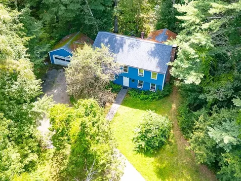 35 Red Deer Road Londonderry NH 03053