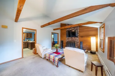 35 Red Deer Road Londonderry NH 03053