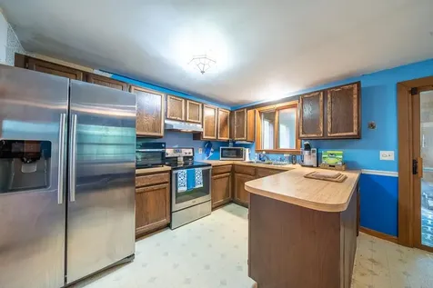 35 Red Deer Road Londonderry NH 03053