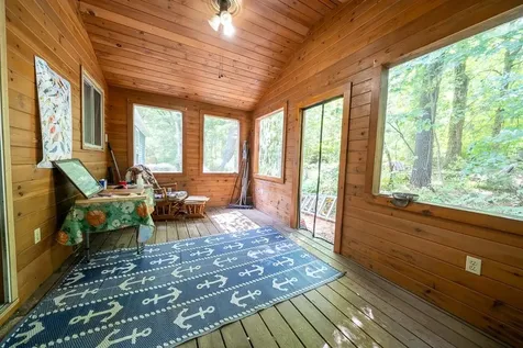 35 Red Deer Road Londonderry NH 03053