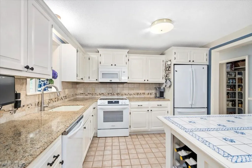 5 Wilshire Drive Londonderry NH 03053