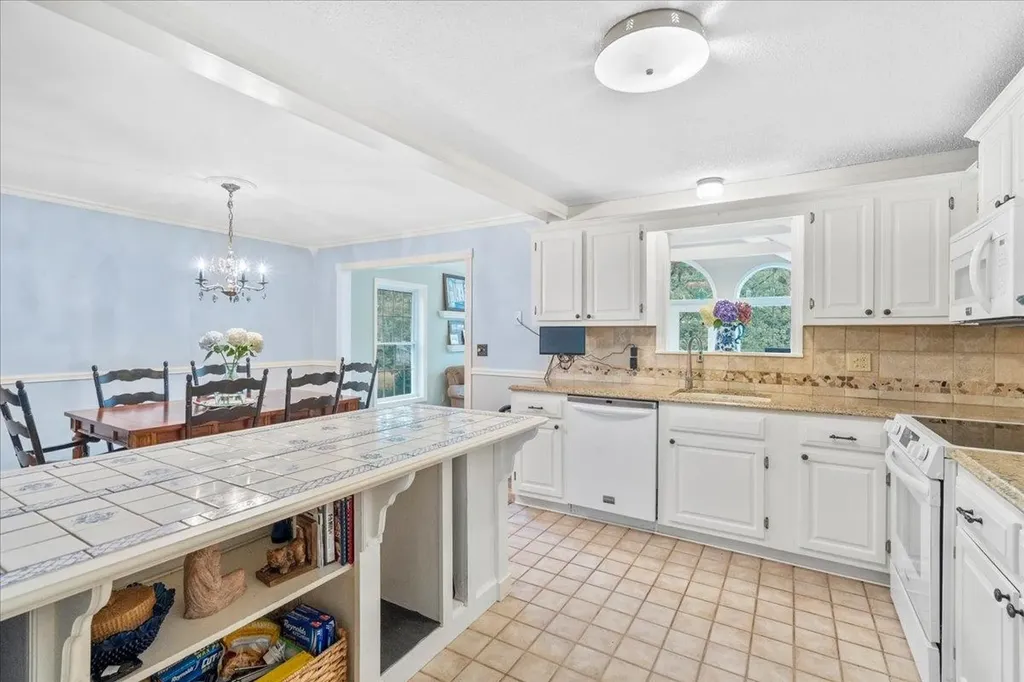 5 Wilshire Drive Londonderry NH 03053