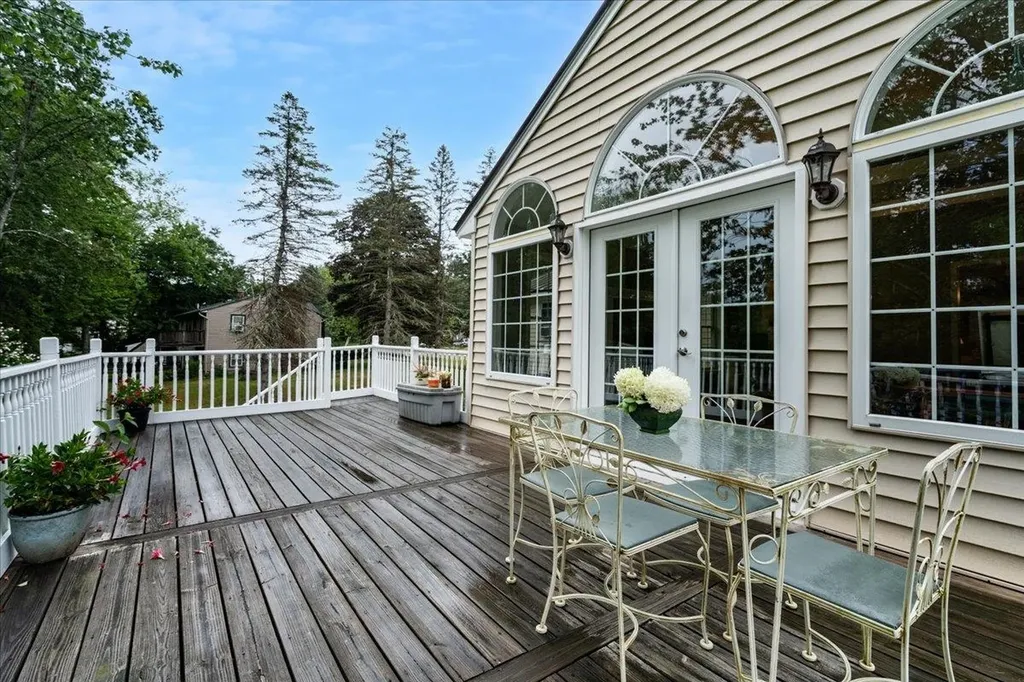 5 Wilshire Drive Londonderry NH 03053