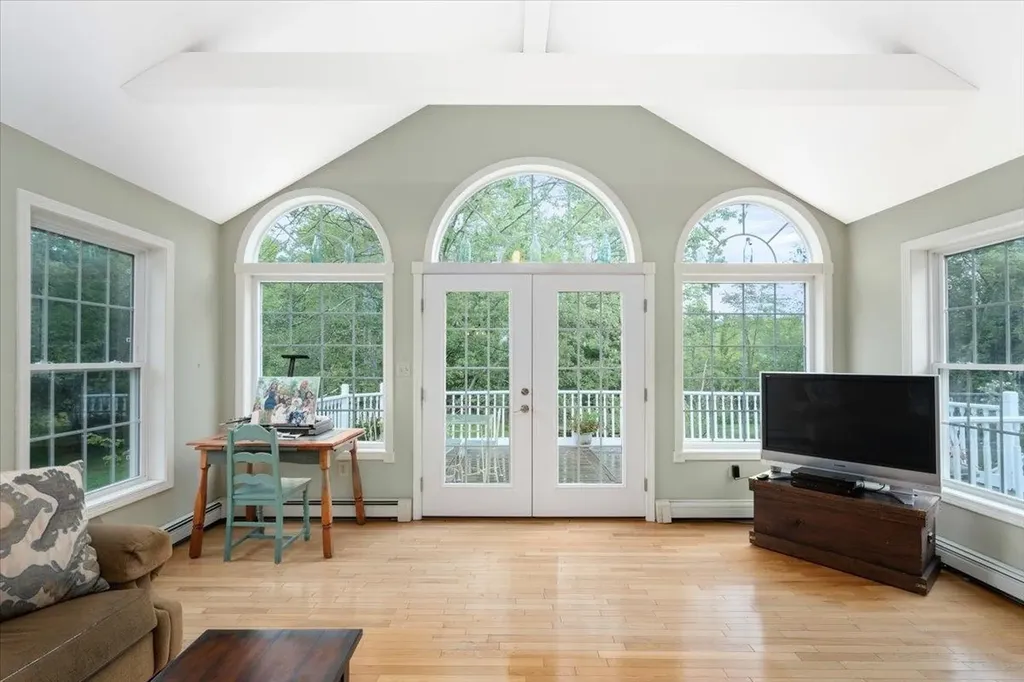 5 Wilshire Drive Londonderry NH 03053