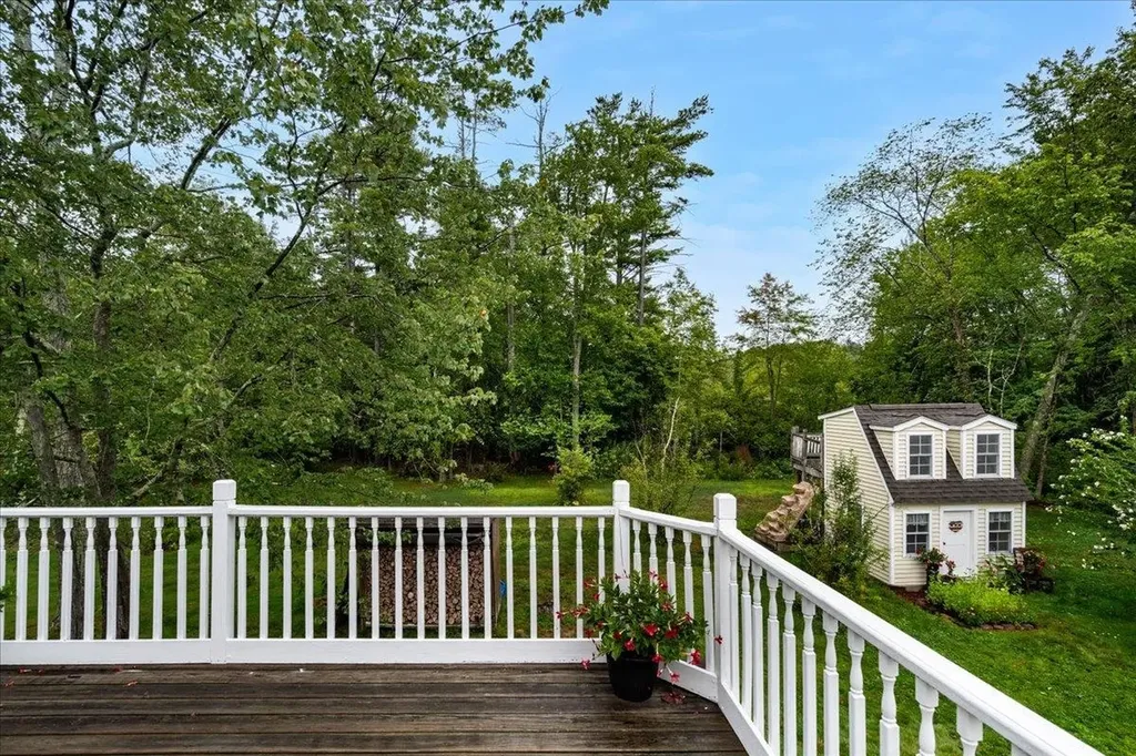 5 Wilshire Drive Londonderry NH 03053