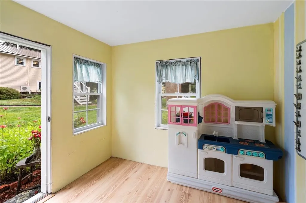 5 Wilshire Drive Londonderry NH 03053