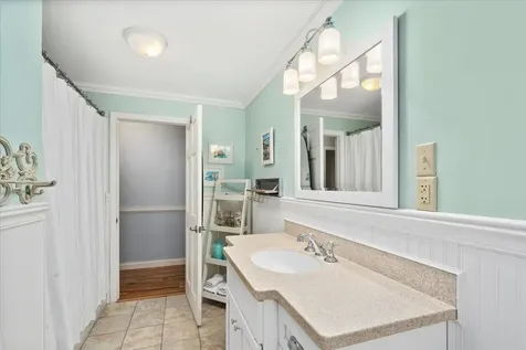 5 Wilshire Drive Londonderry NH 03053