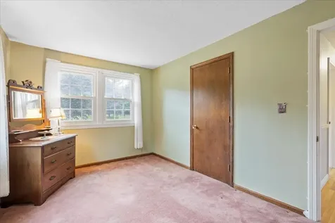 5 Wilshire Drive Londonderry NH 03053