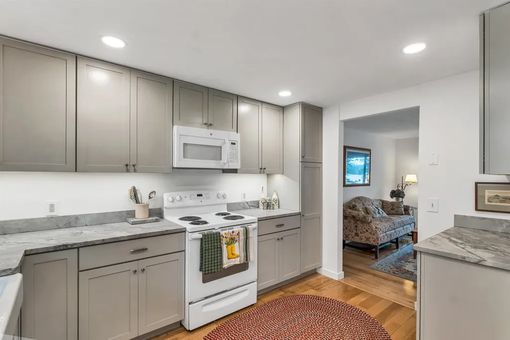 31 Point Breeze Road Wolfeboro NH 03894