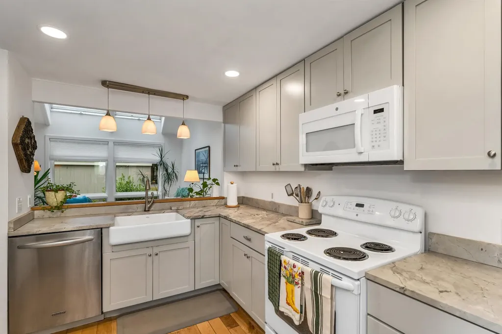 31 Point Breeze Road Wolfeboro NH 03894