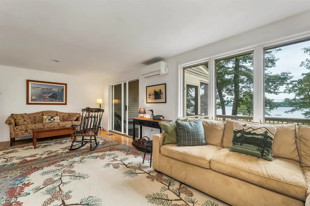 31 Point Breeze Road Wolfeboro NH 03894