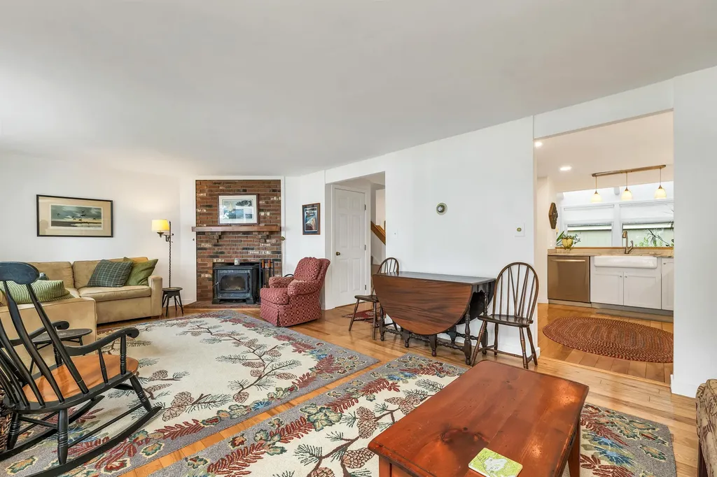31 Point Breeze Road Wolfeboro NH 03894