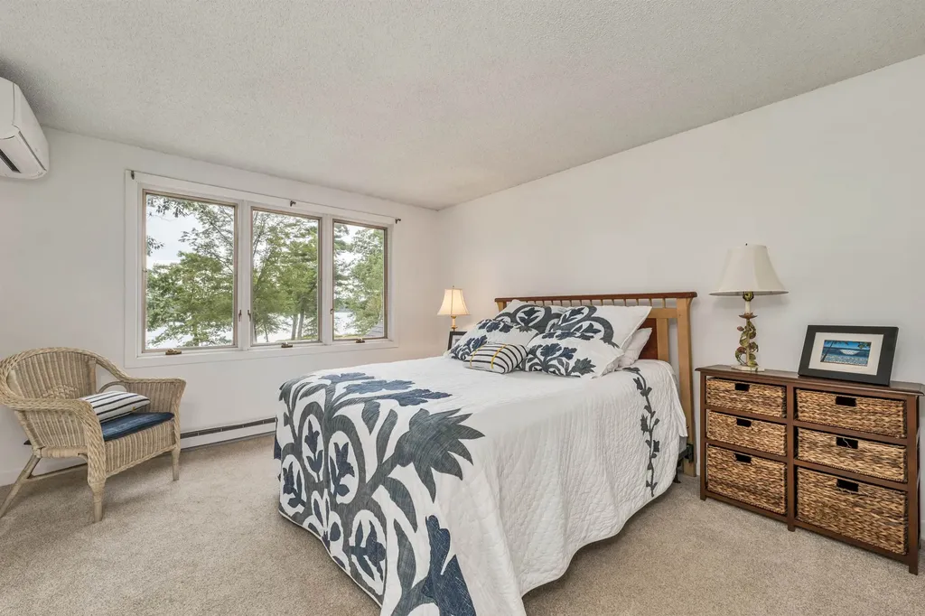 31 Point Breeze Road Wolfeboro NH 03894