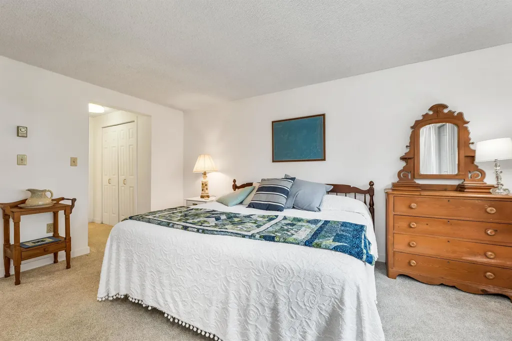 31 Point Breeze Road Wolfeboro NH 03894