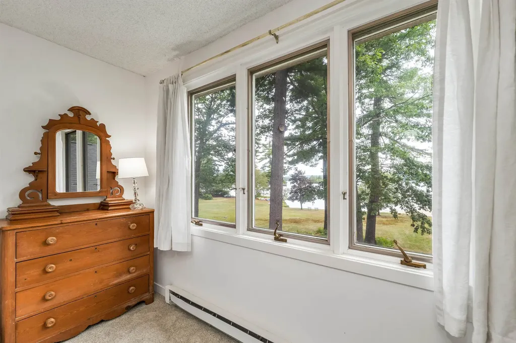 31 Point Breeze Road Wolfeboro NH 03894