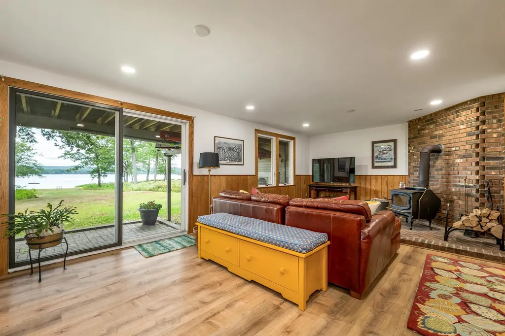 31 Point Breeze Road Wolfeboro NH 03894