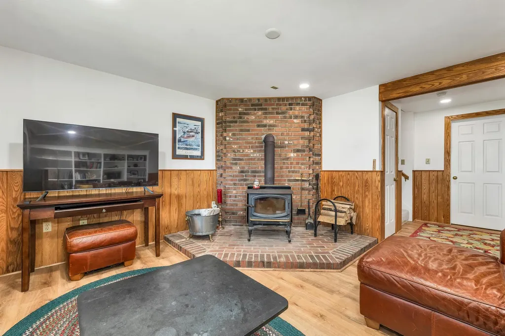 31 Point Breeze Road Wolfeboro NH 03894