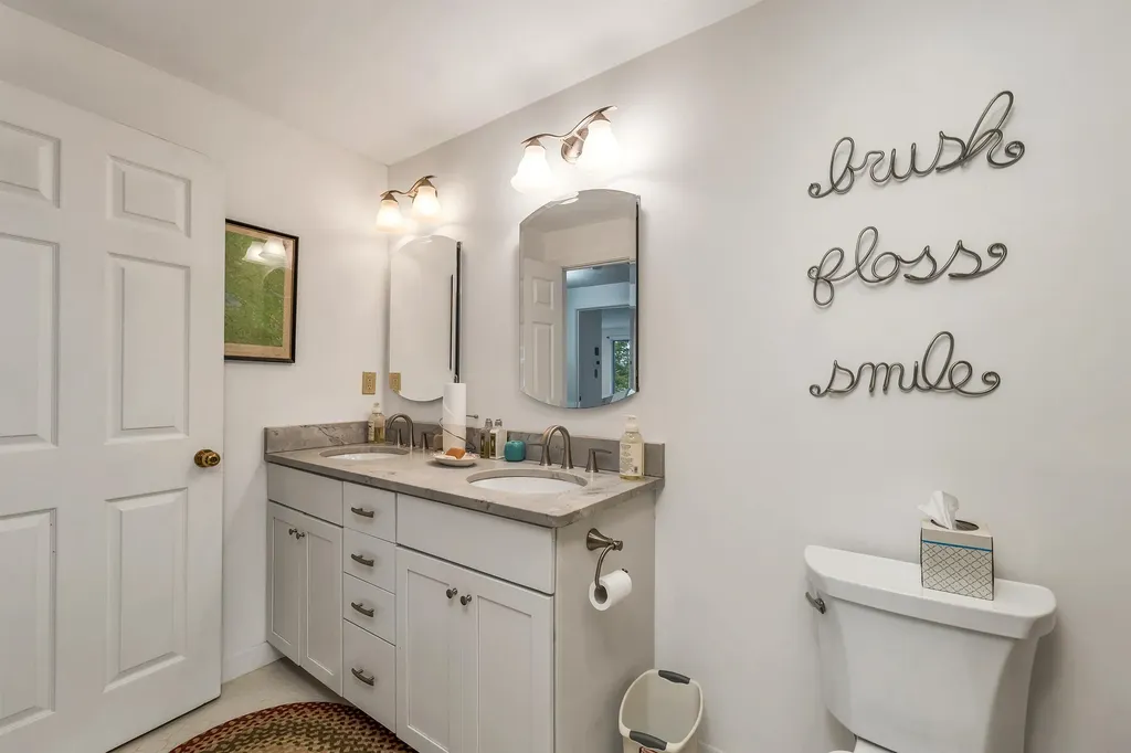 31 Point Breeze Road Wolfeboro NH 03894