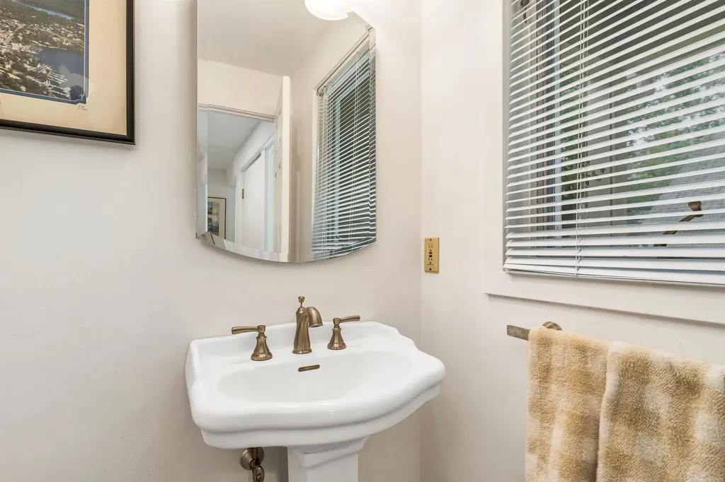 31 Point Breeze Road Wolfeboro NH 03894