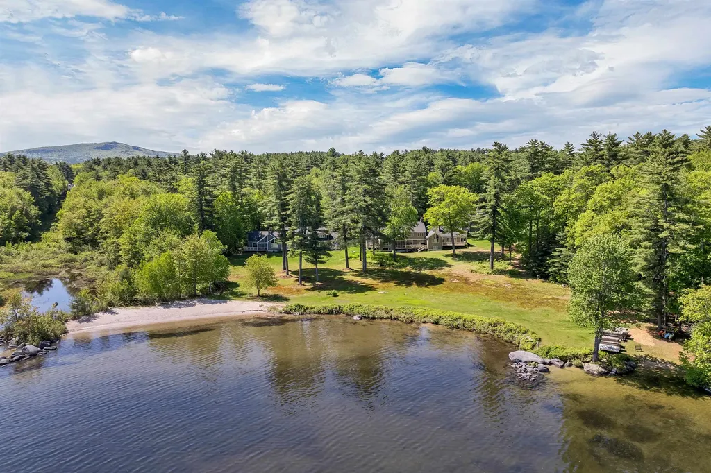 31 Point Breeze Road Wolfeboro NH 03894