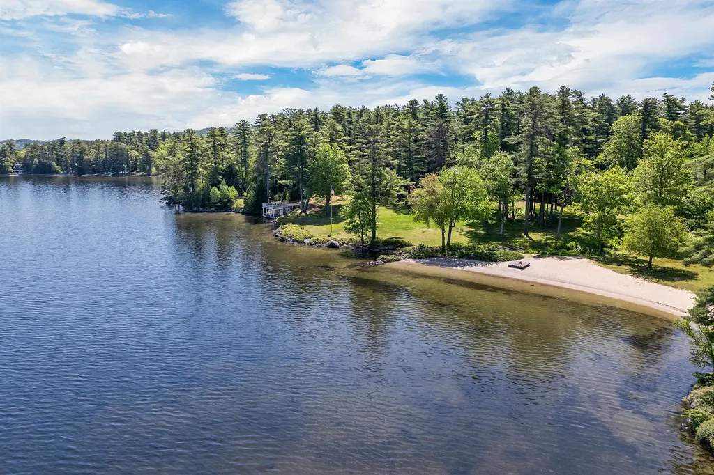 31 Point Breeze Road Wolfeboro NH 03894