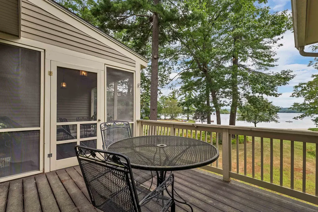 31 Point Breeze Road Wolfeboro NH 03894