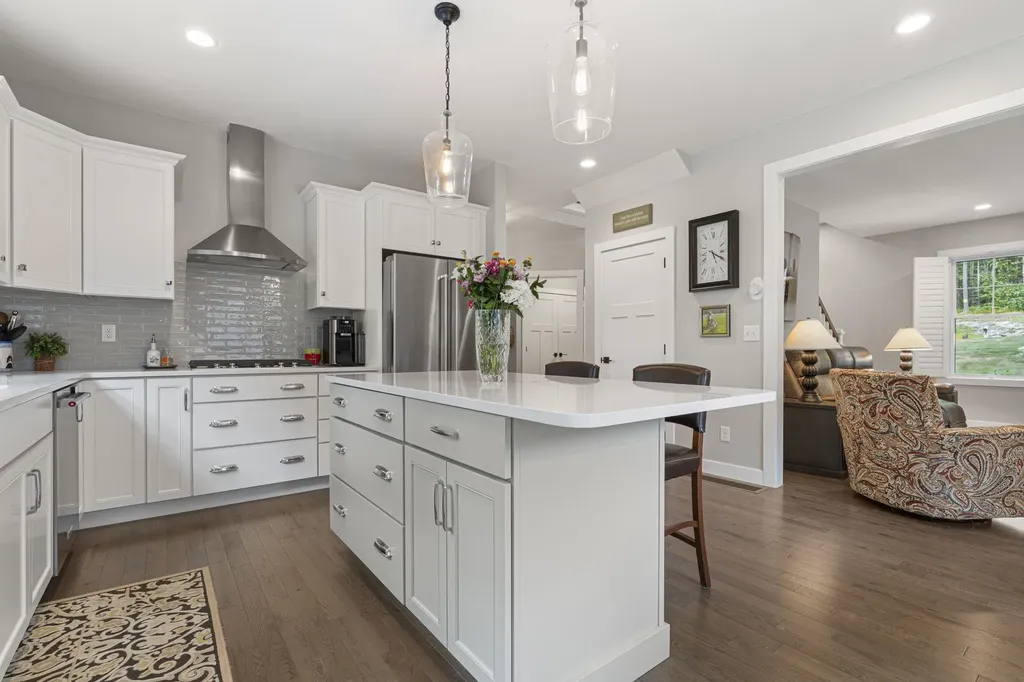 126 Harvard Avenue Auburn NH 03032