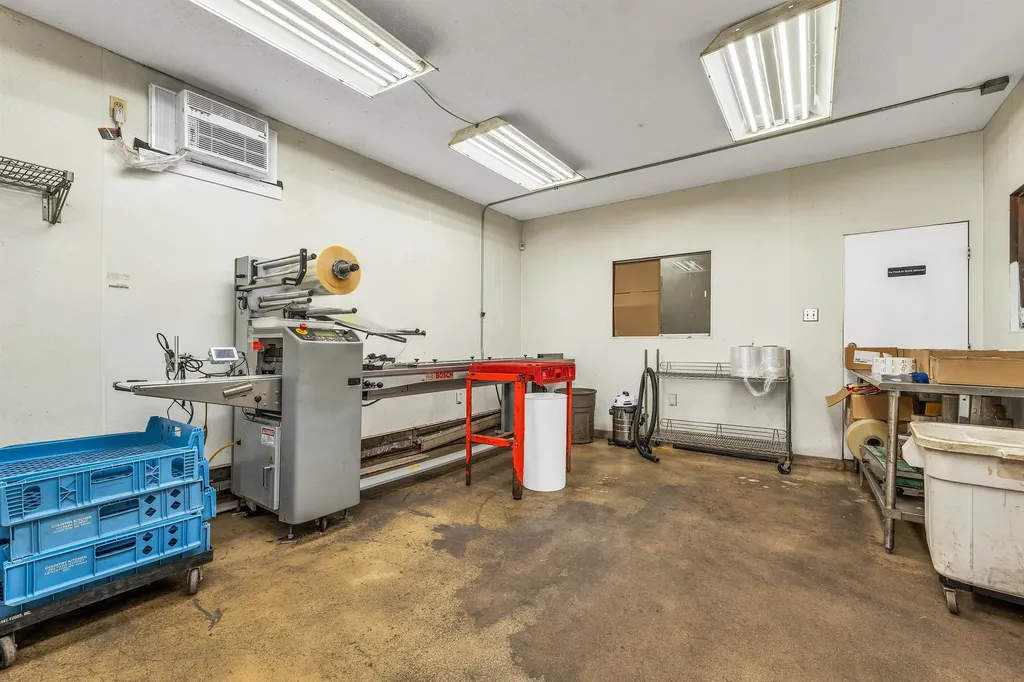 22 Kendall Pond Road Derry NH 03038