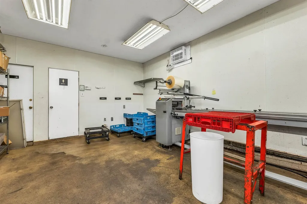 22 Kendall Pond Road Derry NH 03038