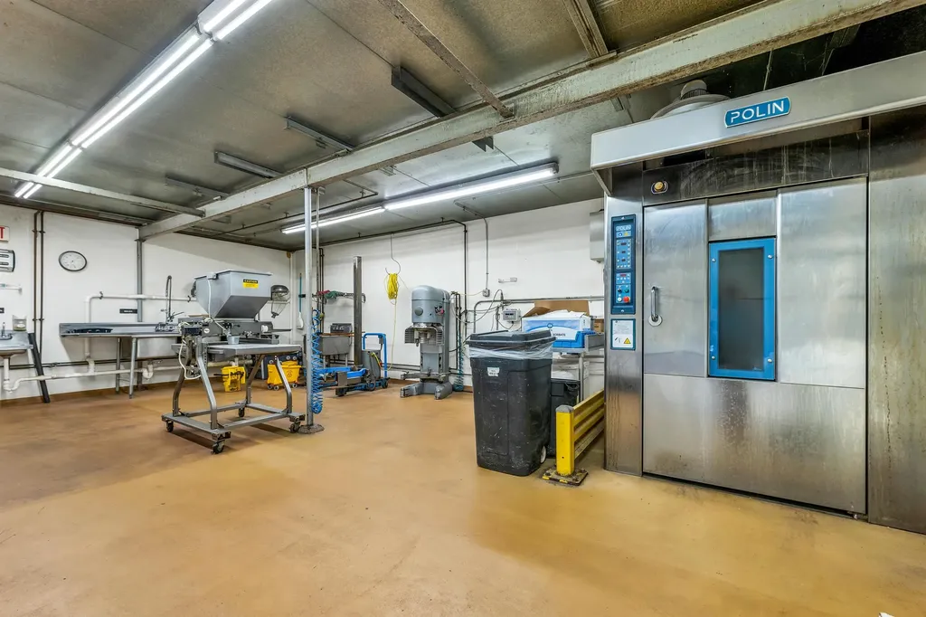 22 Kendall Pond Road Derry NH 03038