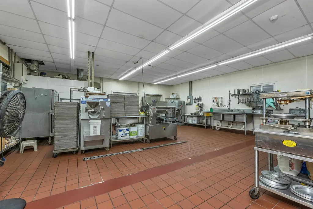 22 Kendall Pond Road Derry NH 03038