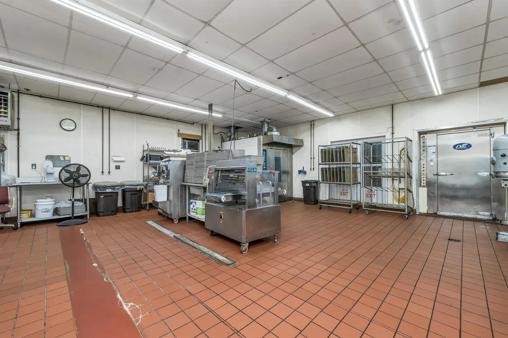 22 Kendall Pond Road Derry NH 03038