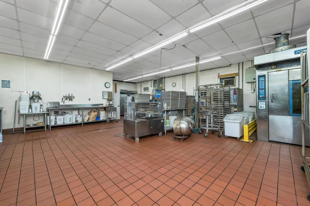 22 Kendall Pond Road Derry NH 03038